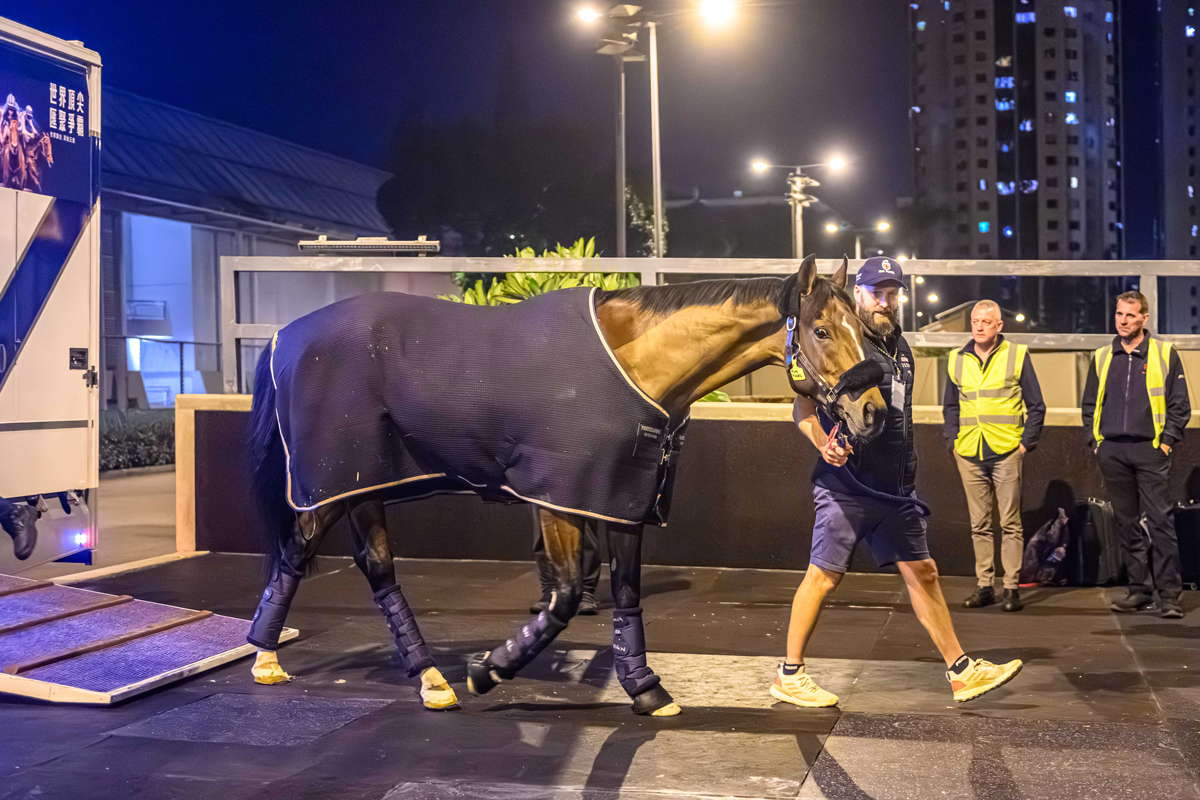 浪琴香港國際賽事英國代表抵港圖輯