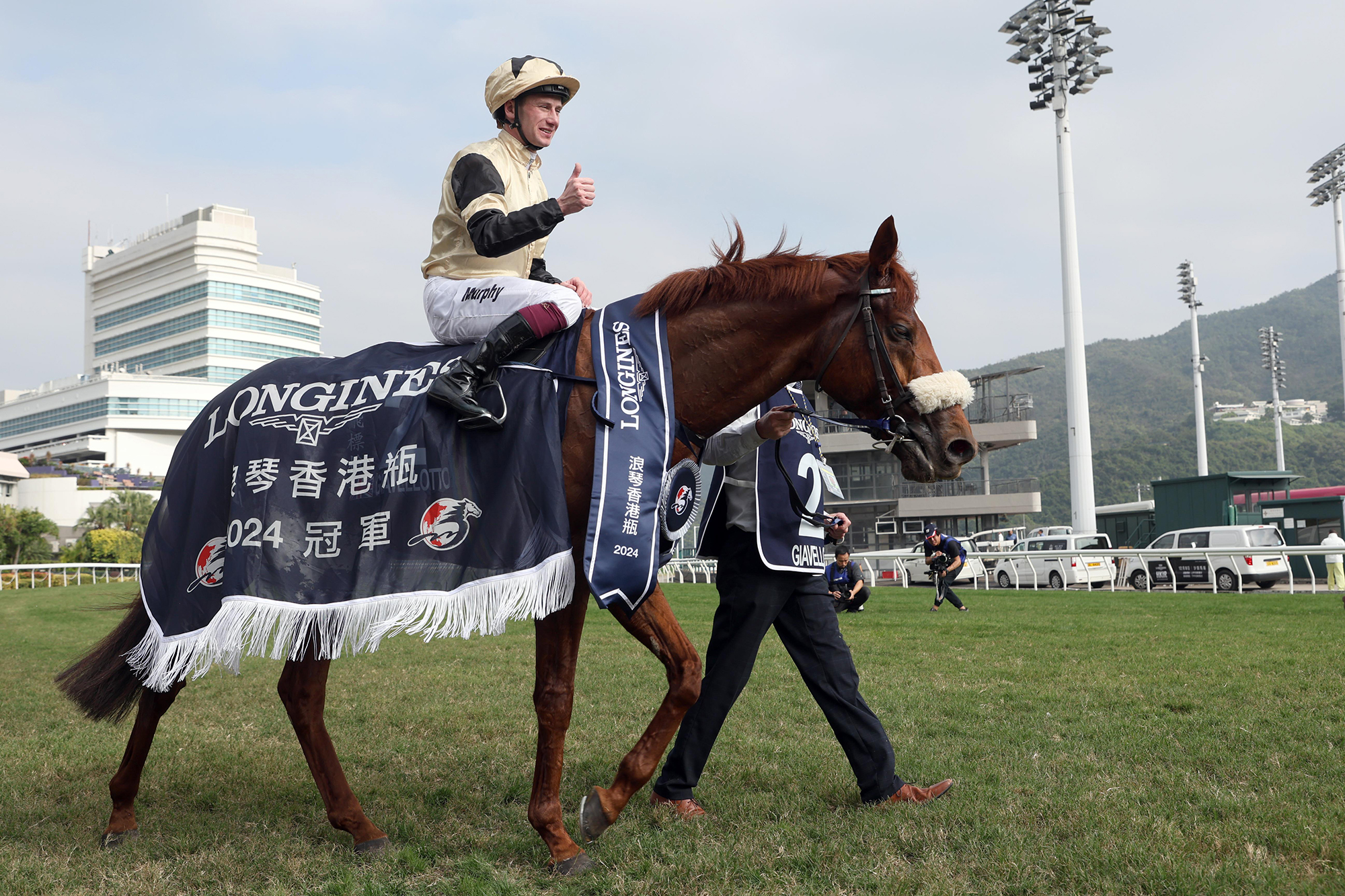 「遠飛標槍」輕取浪琴香港瓶布銘球歸正功於莫艾誠堅持一試